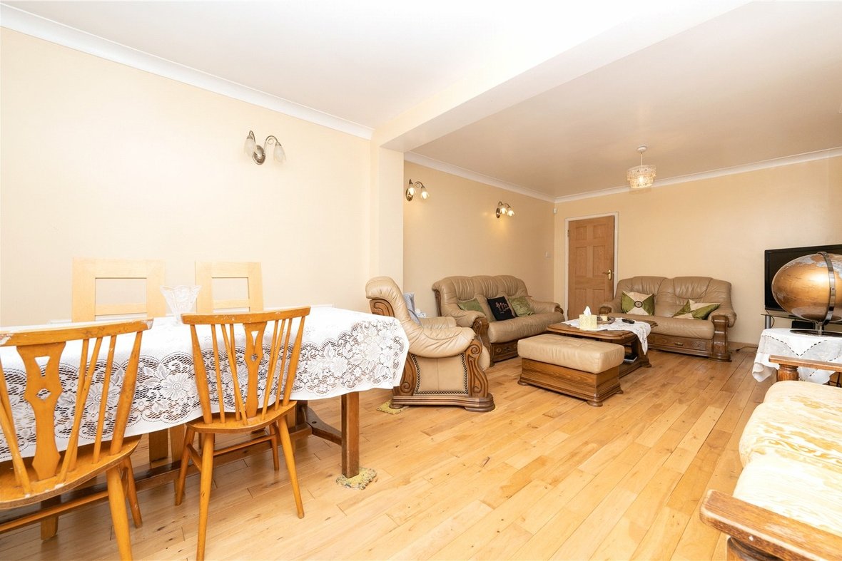 3 Bedroom House For Sale in Birchwood Way, Park Street, St. Albans - View 12 - Collinson Hall