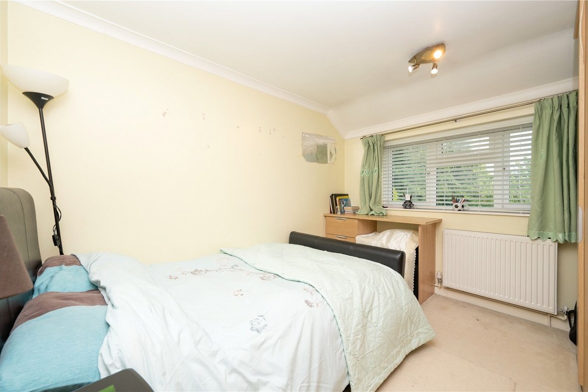 3 Bedroom House For Sale in Birchwood Way, Park Street, St. Albans - View 7 - Collinson Hall