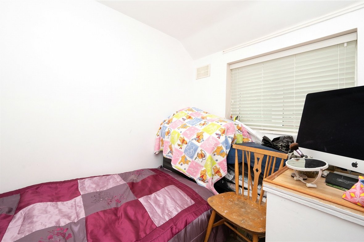 3 Bedroom House For Sale in Birchwood Way, Park Street, St. Albans - View 15 - Collinson Hall