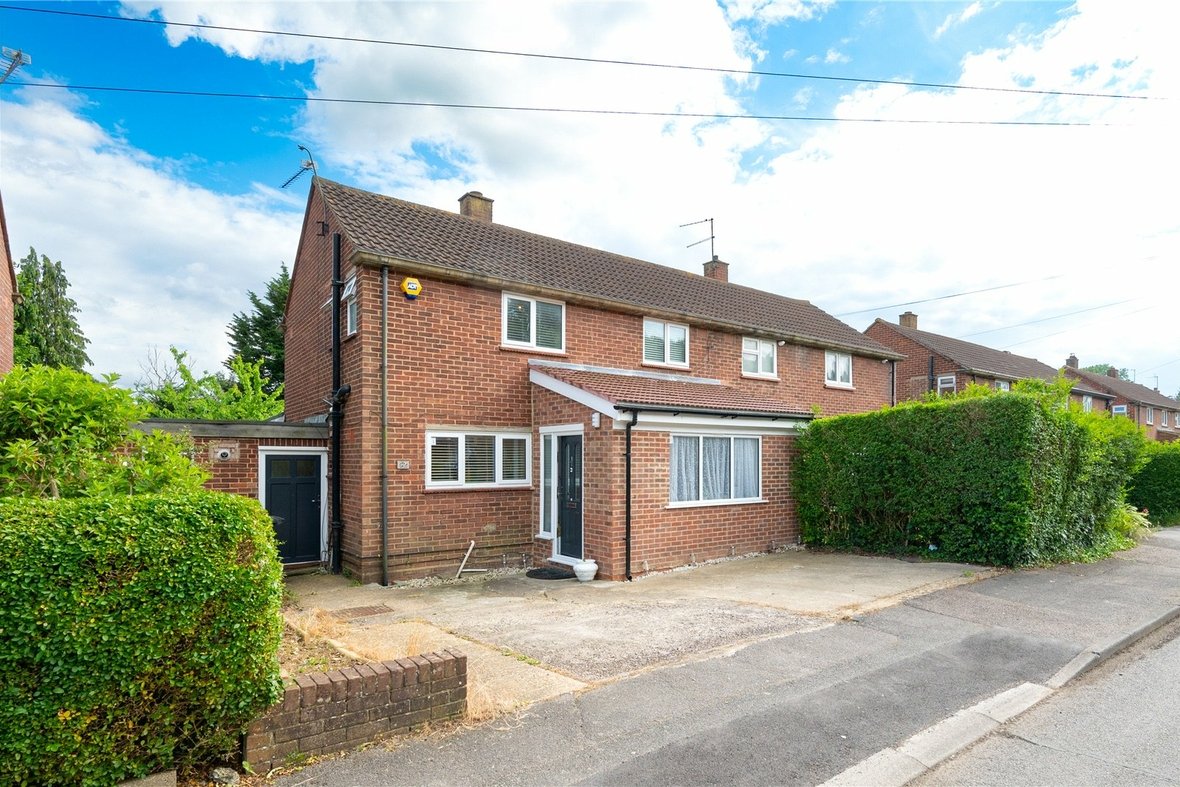 3 Bedroom House For Sale in Birchwood Way, Park Street, St. Albans - View 1 - Collinson Hall