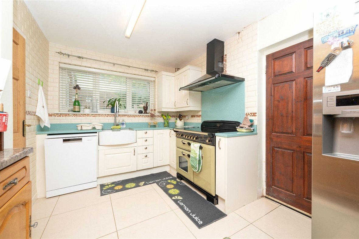 3 Bedroom House For Sale in Birchwood Way, Park Street, St. Albans - View 4 - Collinson Hall