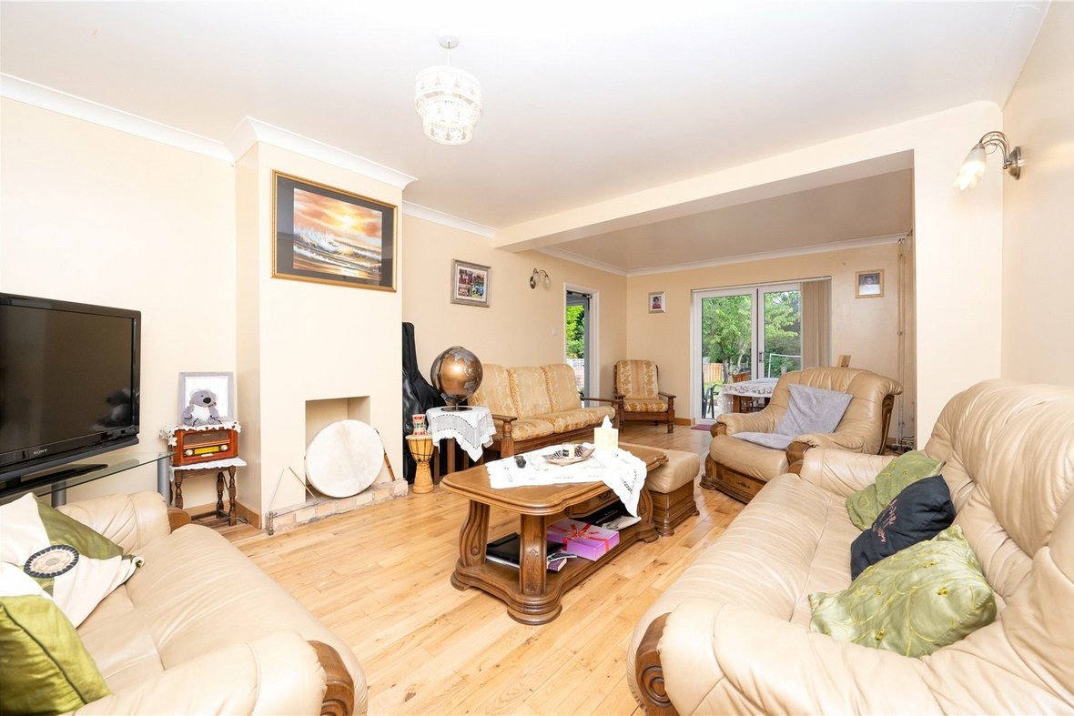 3 Bedroom House For Sale in Birchwood Way, Park Street, St. Albans - View 5 - Collinson Hall
