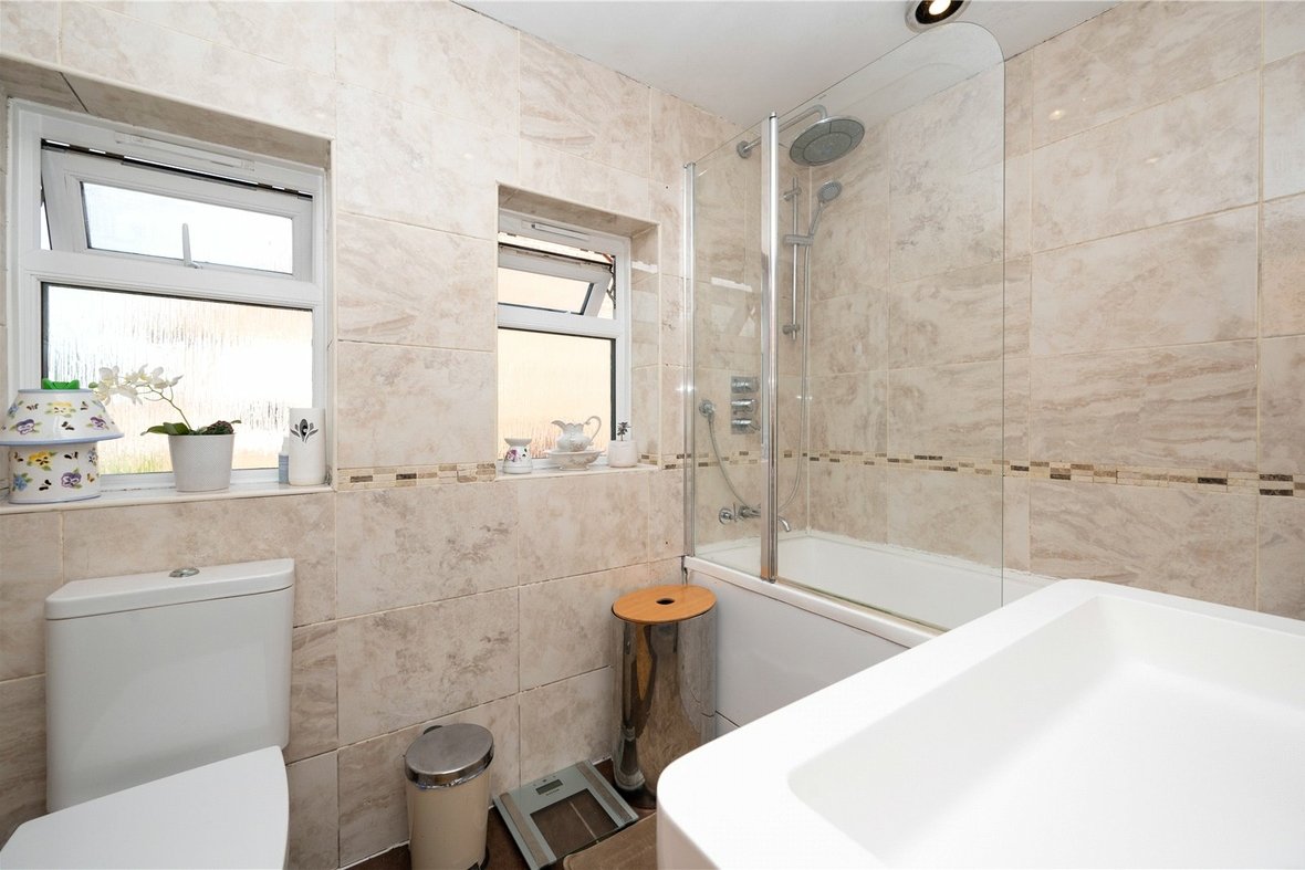 3 Bedroom House For Sale in Birchwood Way, Park Street, St. Albans - View 8 - Collinson Hall