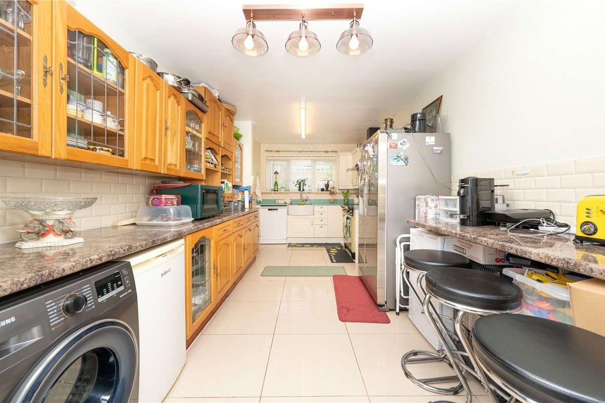 3 Bedroom House For Sale in Birchwood Way, Park Street, St. Albans - View 11 - Collinson Hall
