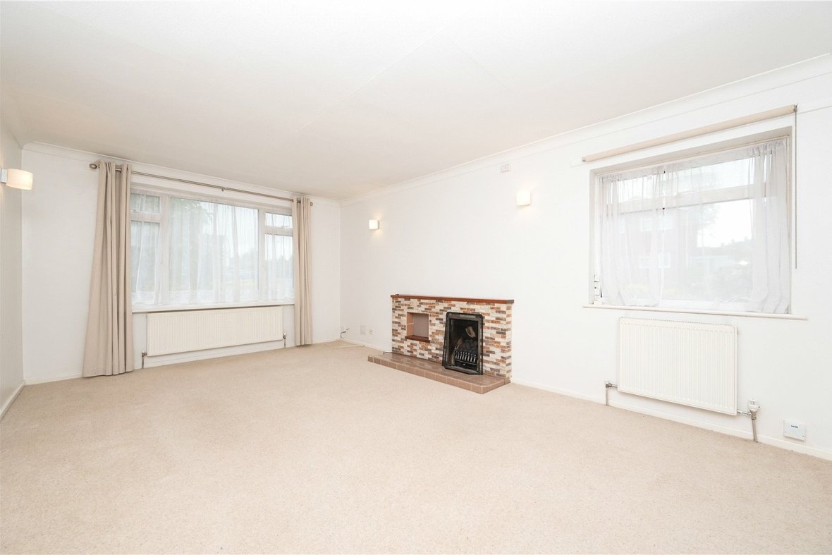 4 Bedroom House Let AgreedHouse Let Agreed in Farringford Close, St. Albans, Hertfordshire - View 4 - Collinson Hall