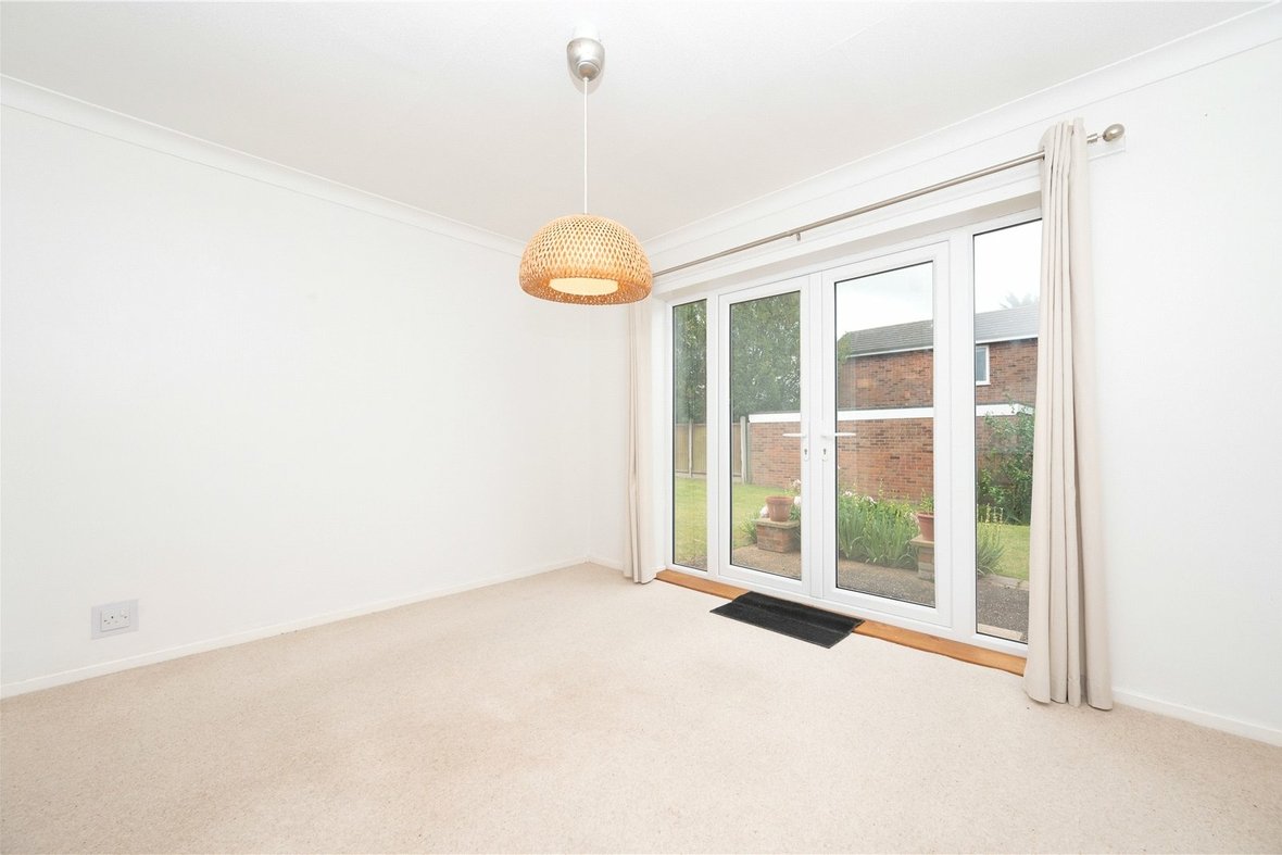 4 Bedroom House Let AgreedHouse Let Agreed in Farringford Close, St. Albans, Hertfordshire - View 5 - Collinson Hall