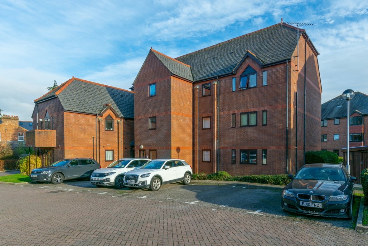 2 Bedroom Apartment Sold Subject to Contract in Ashtree Court, Granville Road, St. Albans - View 12 - Collinson Hall