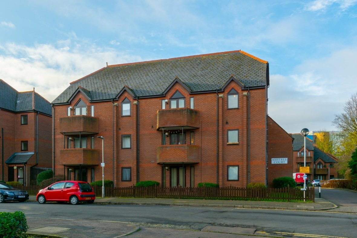 2 Bedroom Apartment Sold Subject to Contract in Ashtree Court, Granville Road, St. Albans - View 13 - Collinson Hall
