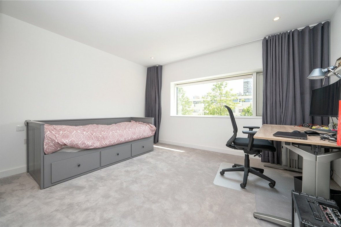 4 Bedroom House New Instruction in Gabriel Square, St. Albans, Hertfordshire - View 10 - Collinson Hall