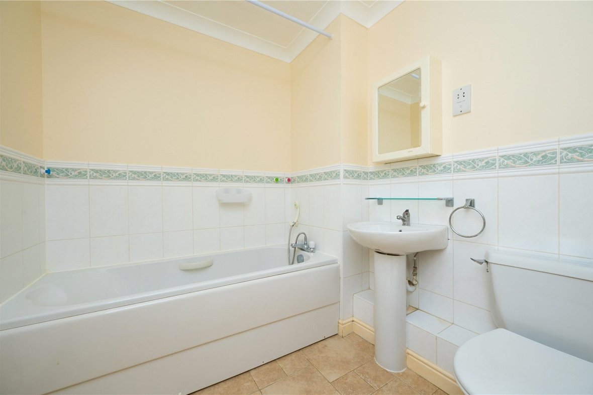 2 Bedroom Maisonette To LetMaisonette To Let in Milliners Court, Lattimore Road, St. Albans - View 8 - Collinson Hall