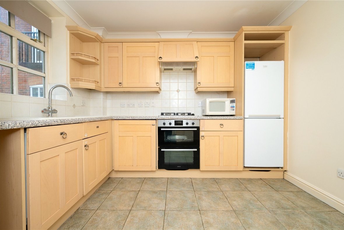 2 Bedroom Maisonette To LetMaisonette To Let in Milliners Court, Lattimore Road, St. Albans - View 6 - Collinson Hall