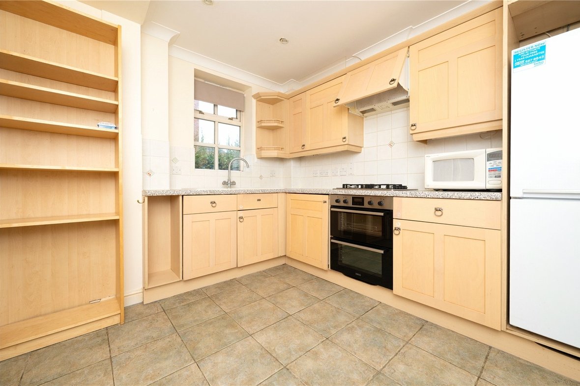 2 Bedroom Maisonette To LetMaisonette To Let in Milliners Court, Lattimore Road, St. Albans - View 3 - Collinson Hall
