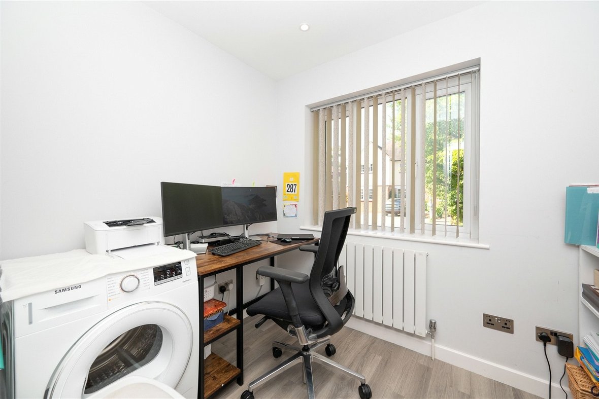 3 Bedroom  For Sale in Batchwood View, St. Albans, Hertfordshire - View 15 - Collinson Hall
