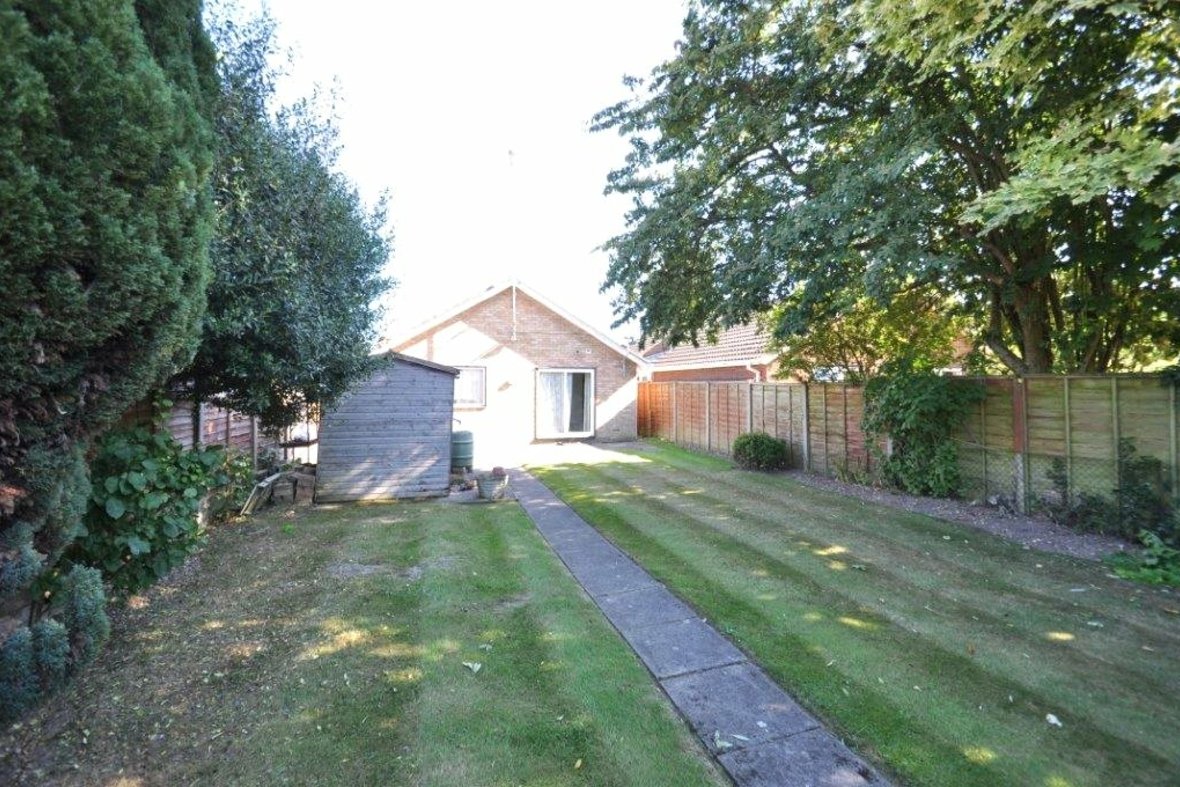 3 Bedroom Bungalow Let Agreed in Penman Close, Chiswell Green, St. Albans - View 9 - Collinson Hall