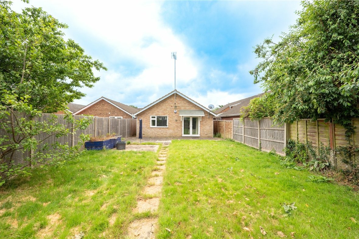 3 Bedroom Bungalow Let AgreedBungalow Let Agreed in Penman Close, Chiswell Green, St. Albans - View 6 - Collinson Hall