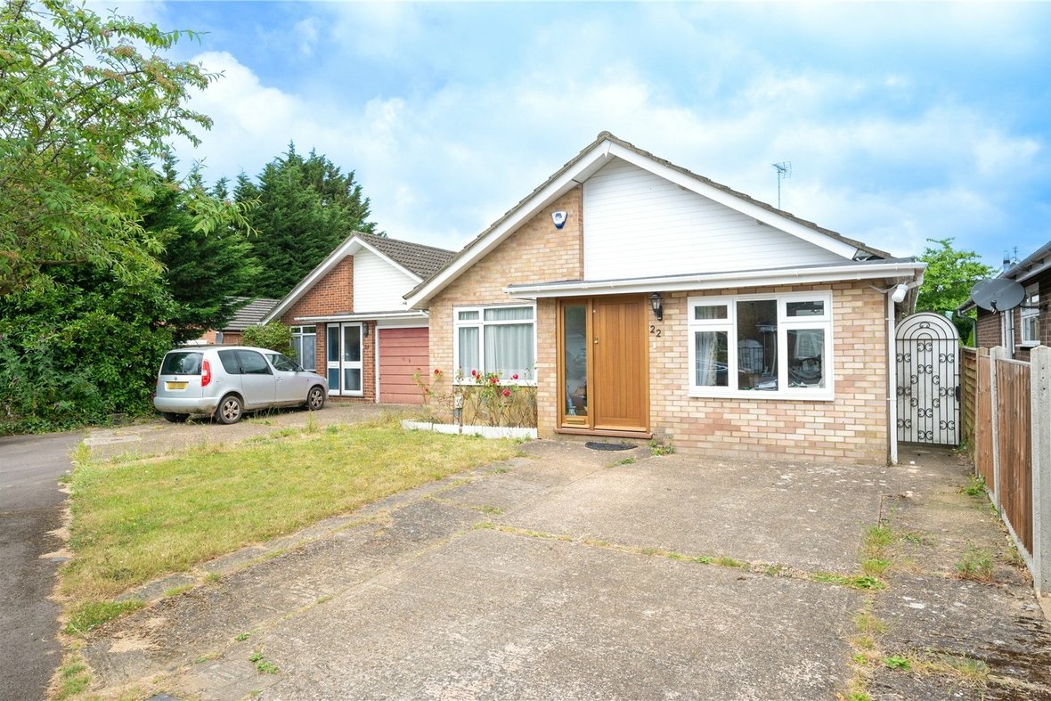 3 Bedroom Bungalow Let AgreedBungalow Let Agreed in Penman Close, Chiswell Green, St. Albans - View 1 - Collinson Hall