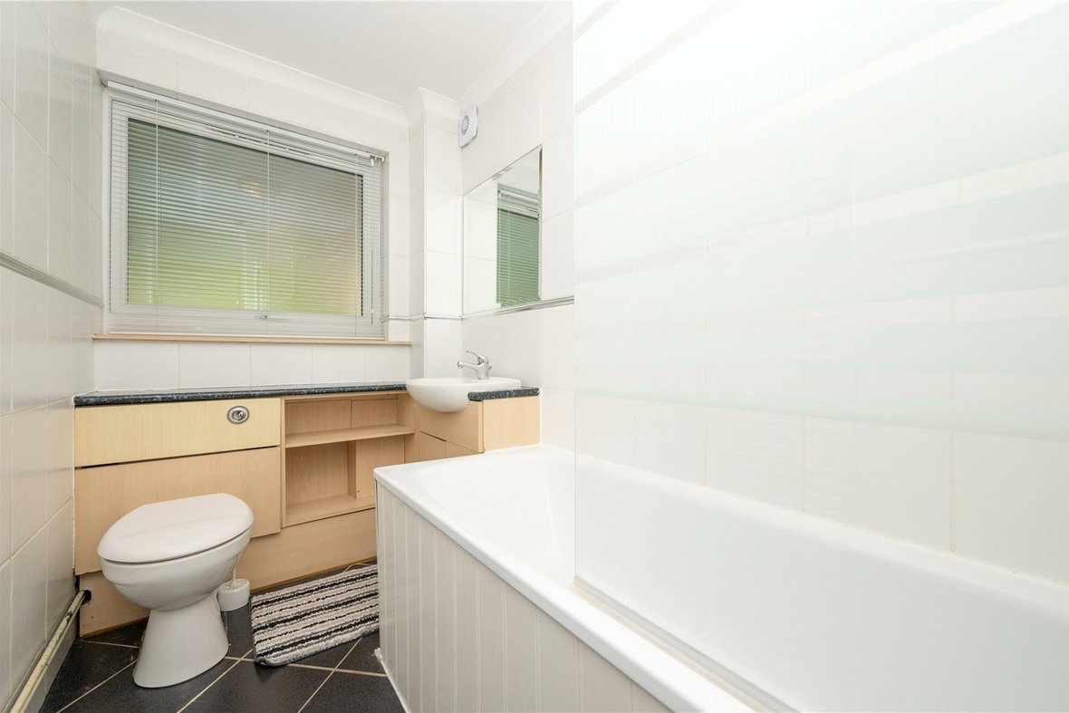 1 Bedroom Apartment Let in Abbots Park, St. Albans, Hertfordshire - View 8 - Collinson Hall