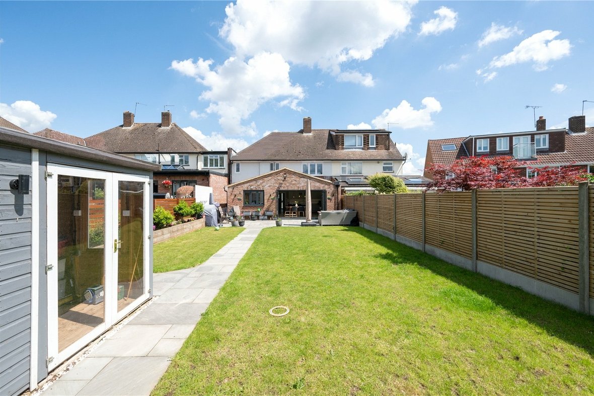 3 Bedroom House Sold Subject to Contract in Hammers Gate, St. Albans, Hertfordshire - View 8 - Collinson Hall