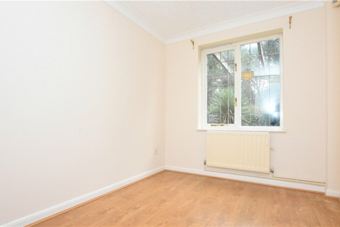 4 Bedroom House Let Agreed in Homestead Close, Park Street, St. Albans - View 5 - Collinson Hall