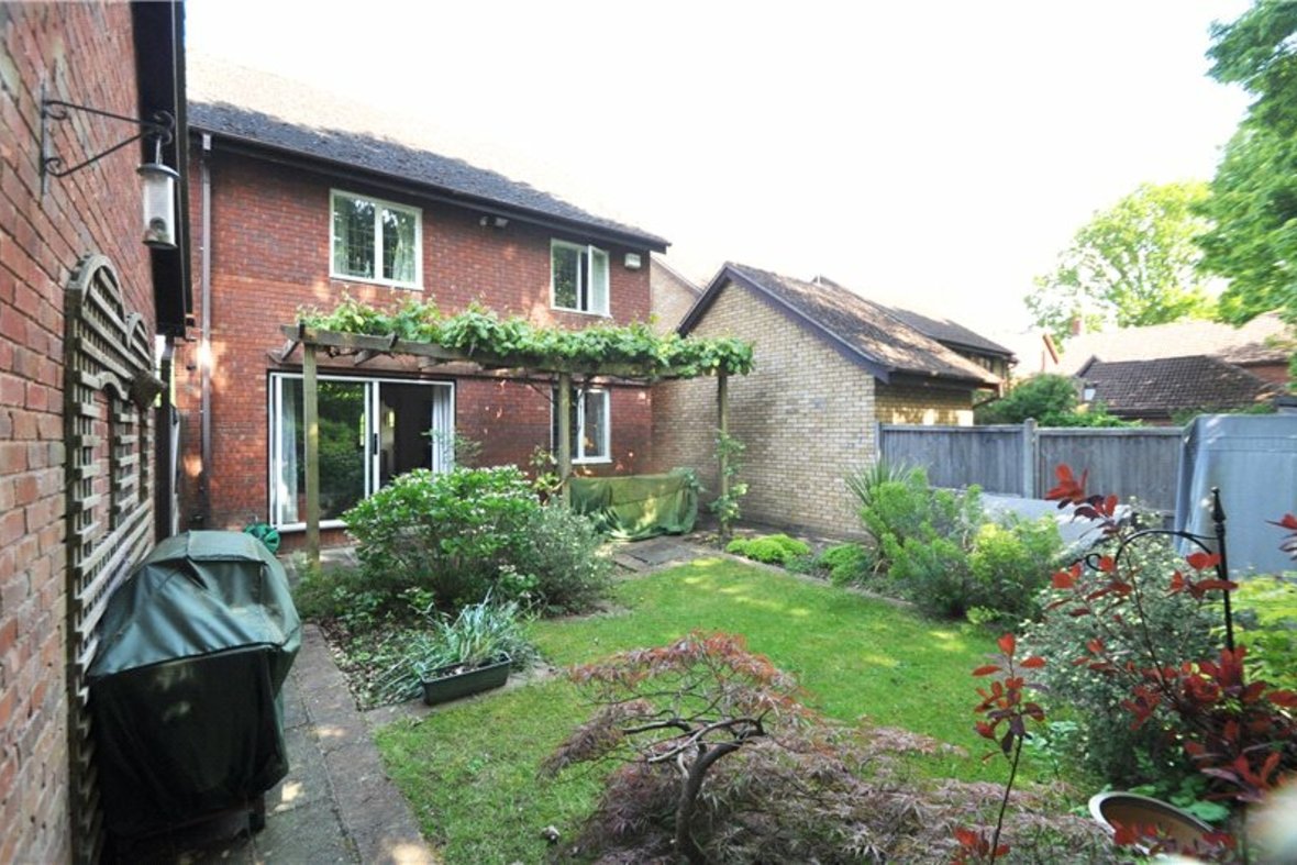 4 Bedroom House Let Agreed in Homestead Close, Park Street, St. Albans - View 12 - Collinson Hall
