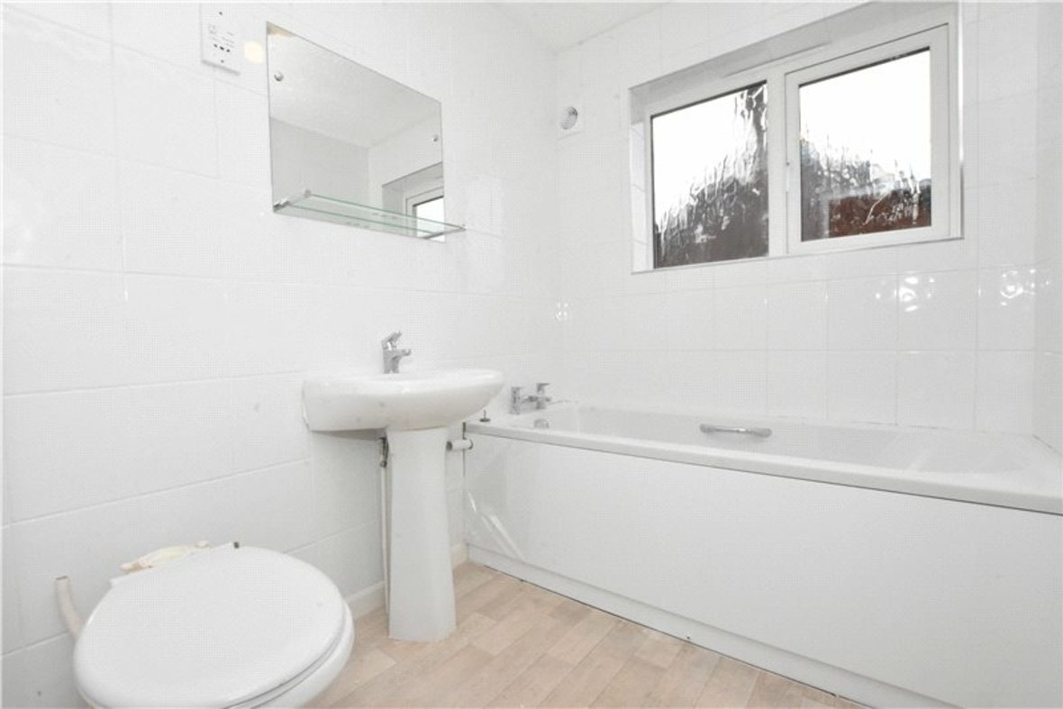 4 Bedroom House Let Agreed in Homestead Close, Park Street, St. Albans - View 9 - Collinson Hall