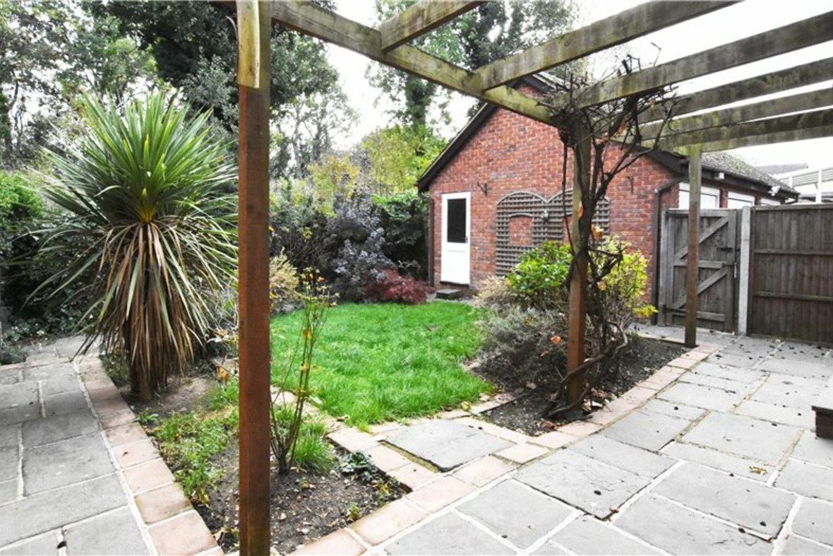 4 Bedroom House Let Agreed in Homestead Close, Park Street, St. Albans - View 10 - Collinson Hall