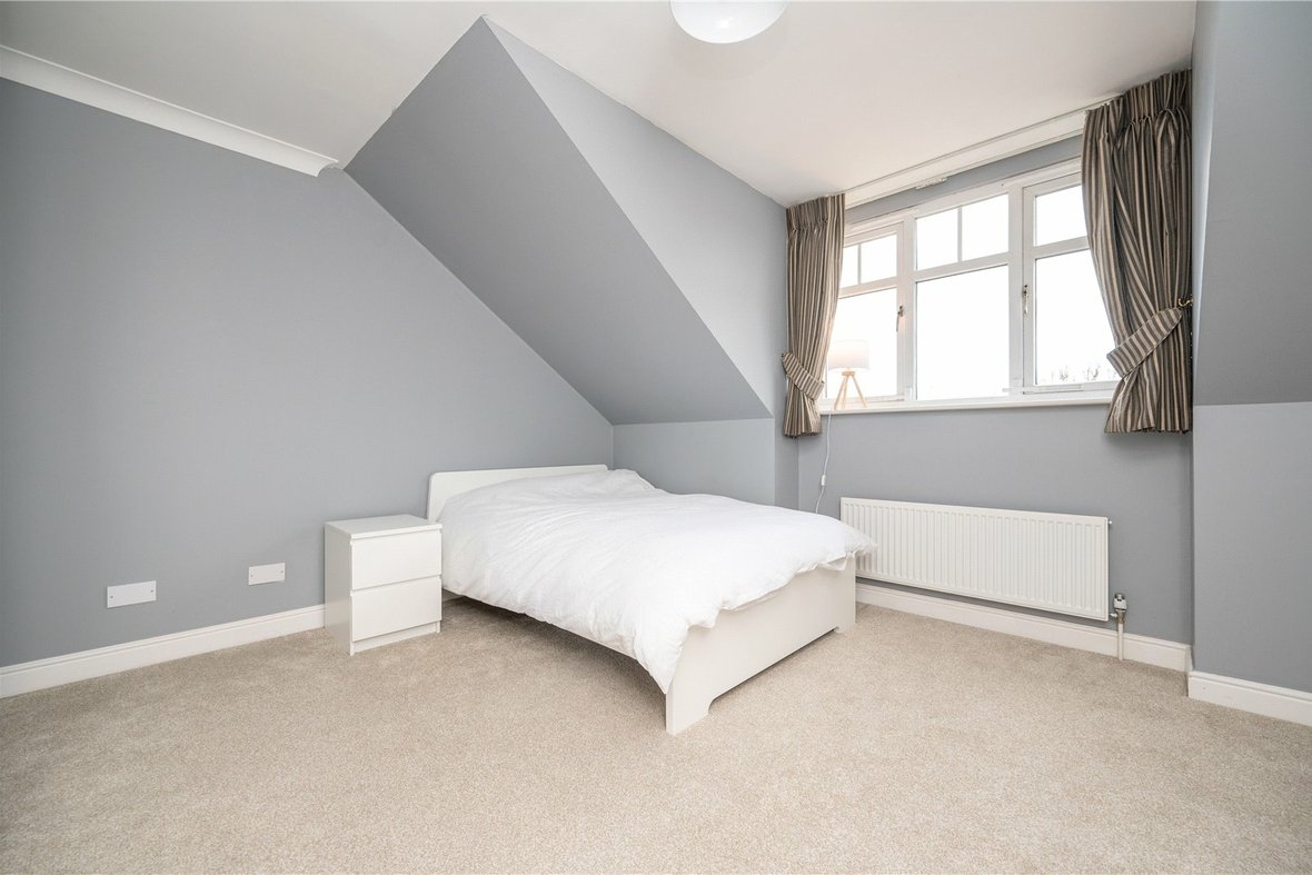 3 Bedroom House LetHouse Let in Minister Court, Frogmore, St. Albans - View 16 - Collinson Hall
