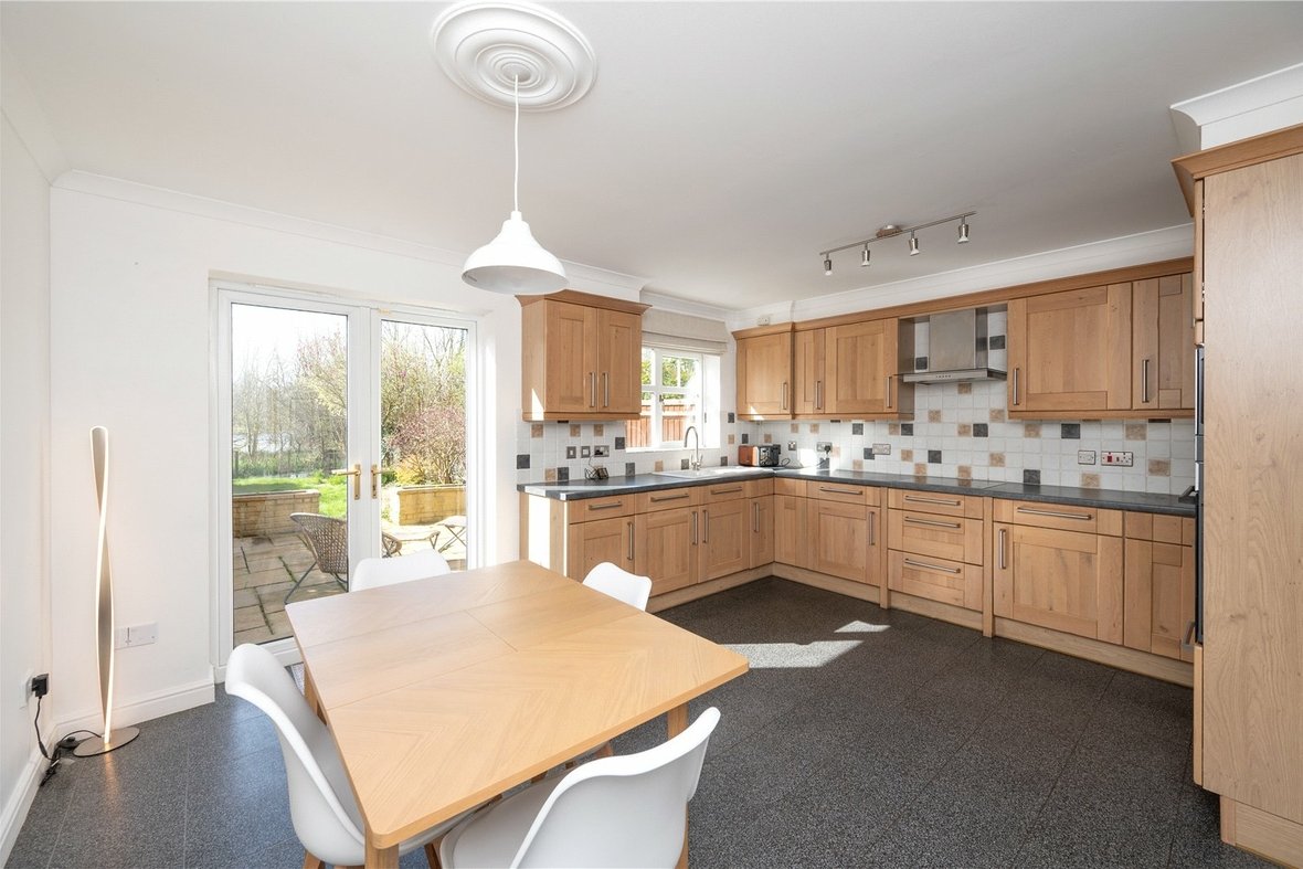 3 Bedroom House LetHouse Let in Minister Court, Frogmore, St. Albans - View 3 - Collinson Hall