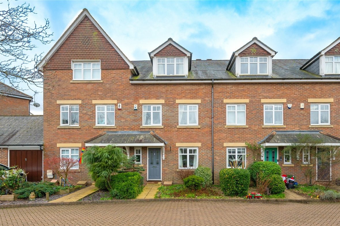 3 Bedroom House LetHouse Let in Minister Court, Frogmore, St. Albans - View 20 - Collinson Hall