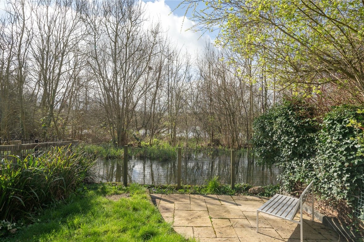 3 Bedroom House LetHouse Let in Minister Court, Frogmore, St. Albans - View 19 - Collinson Hall