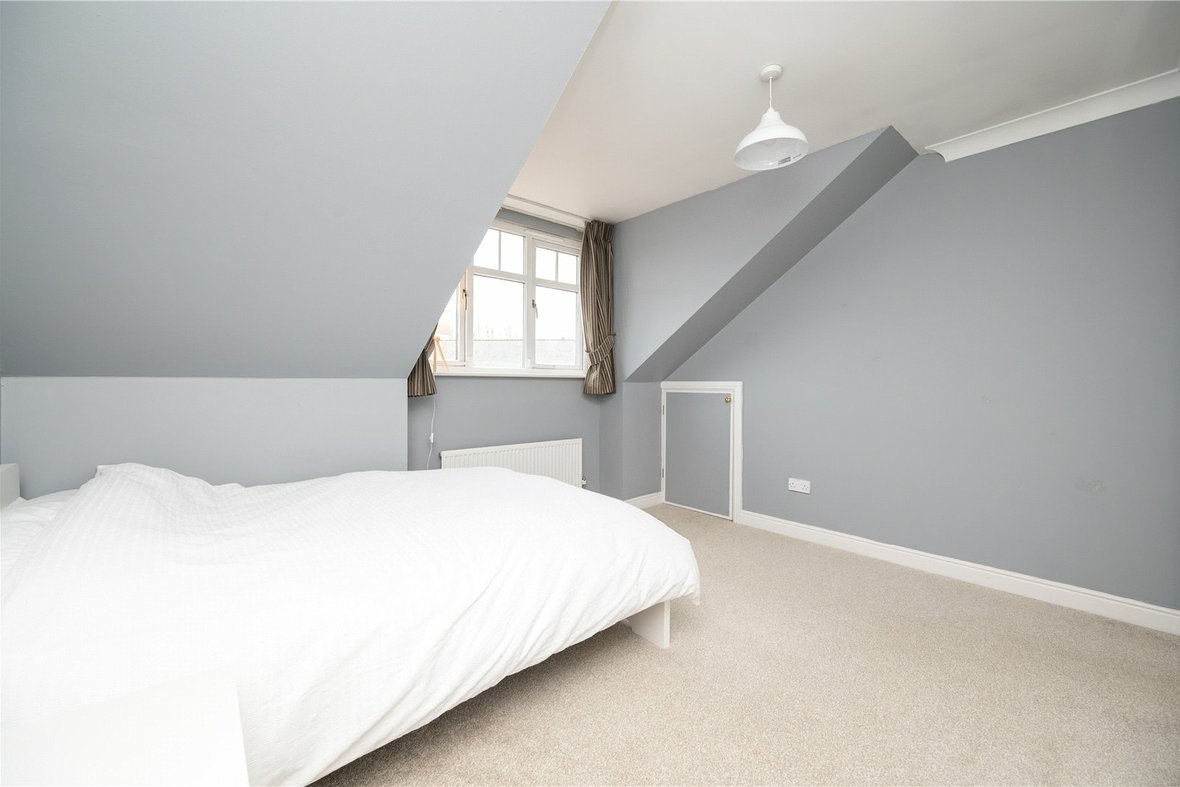 3 Bedroom House Let AgreedHouse Let Agreed in Minister Court, Frogmore, St. Albans - View 11 - Collinson Hall