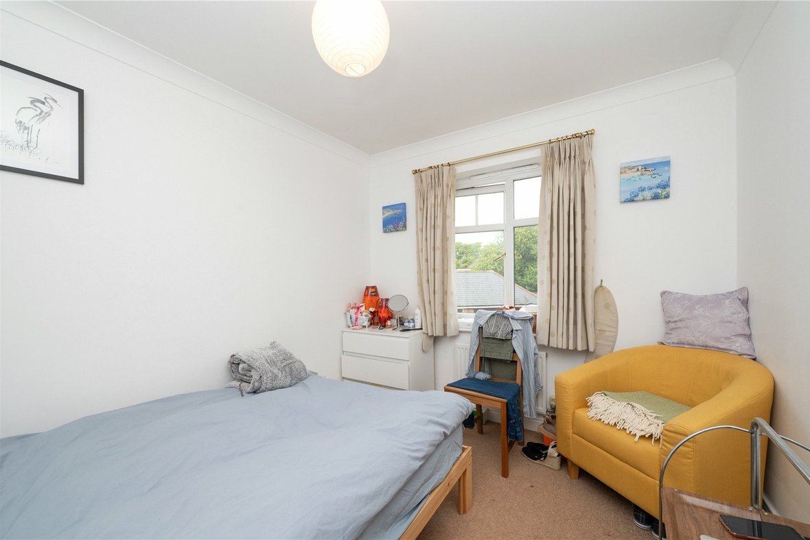 3 Bedroom House To Let in Minister Court, Frogmore, St. Albans - View 7 - Collinson Hall