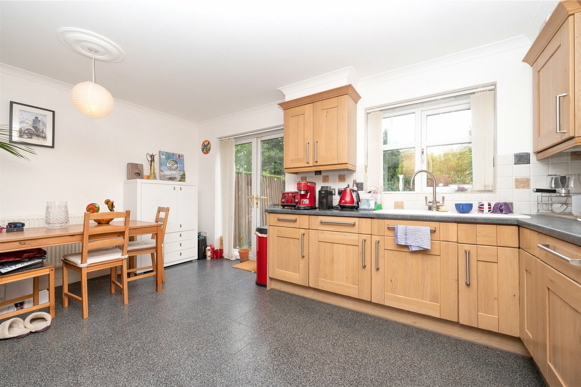 3 Bedroom House LetHouse Let in Minister Court, Frogmore, St. Albans - View 3 - Collinson Hall