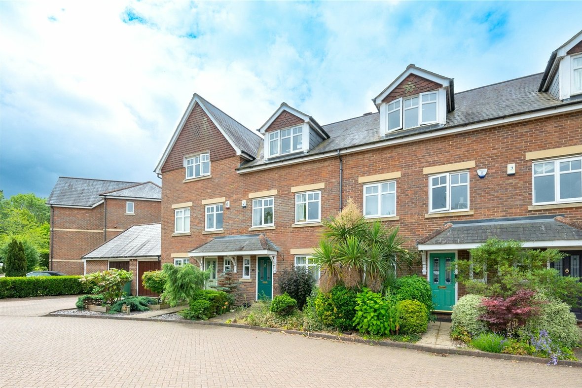 3 Bedroom House To Let in Minister Court, Frogmore, St. Albans - View 12 - Collinson Hall
