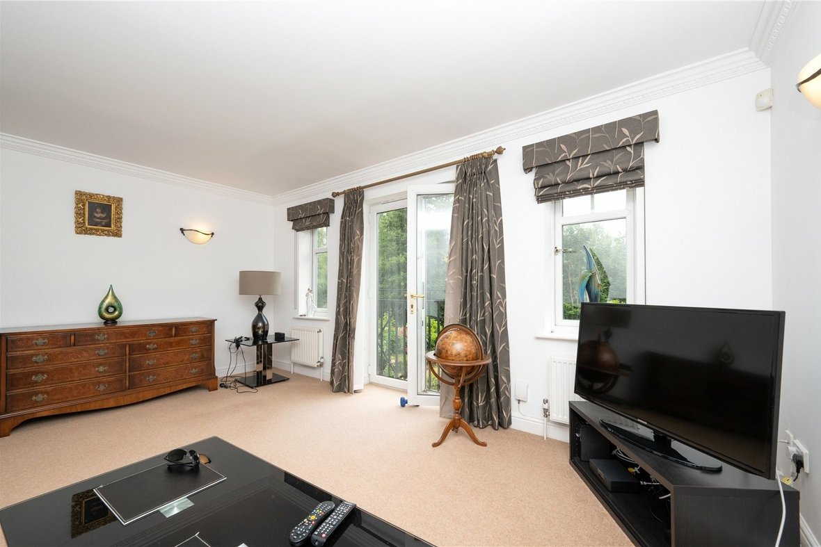 3 Bedroom House LetHouse Let in Minister Court, Frogmore, St. Albans - View 6 - Collinson Hall
