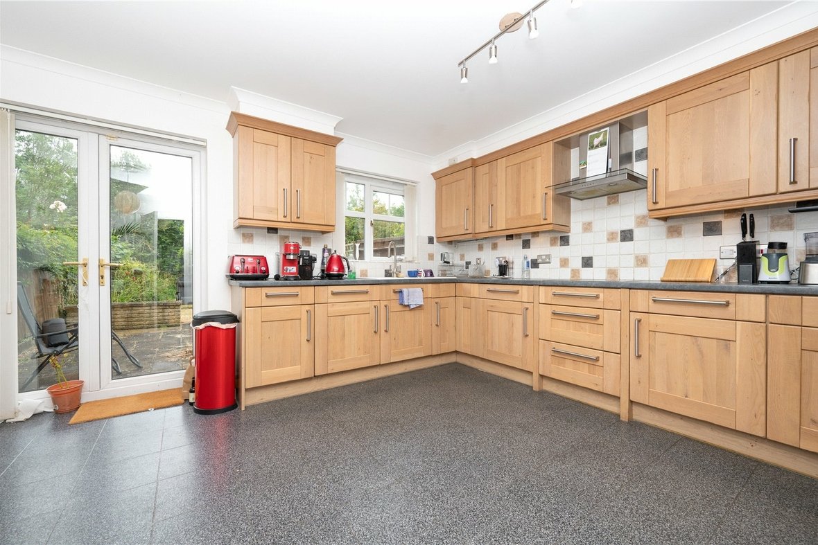 3 Bedroom House LetHouse Let in Minister Court, Frogmore, St. Albans - View 2 - Collinson Hall