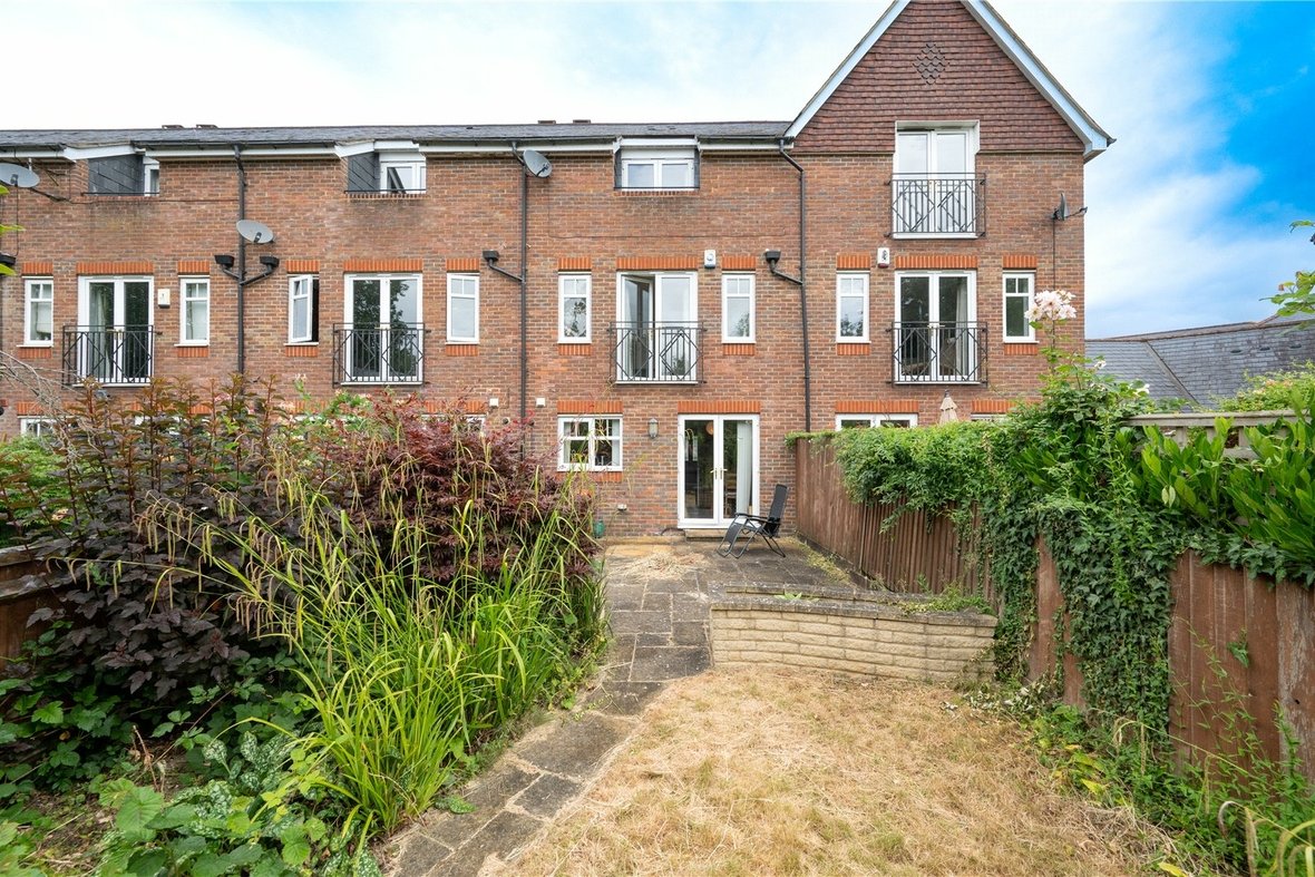 3 Bedroom House LetHouse Let in Minister Court, Frogmore, St. Albans - View 15 - Collinson Hall