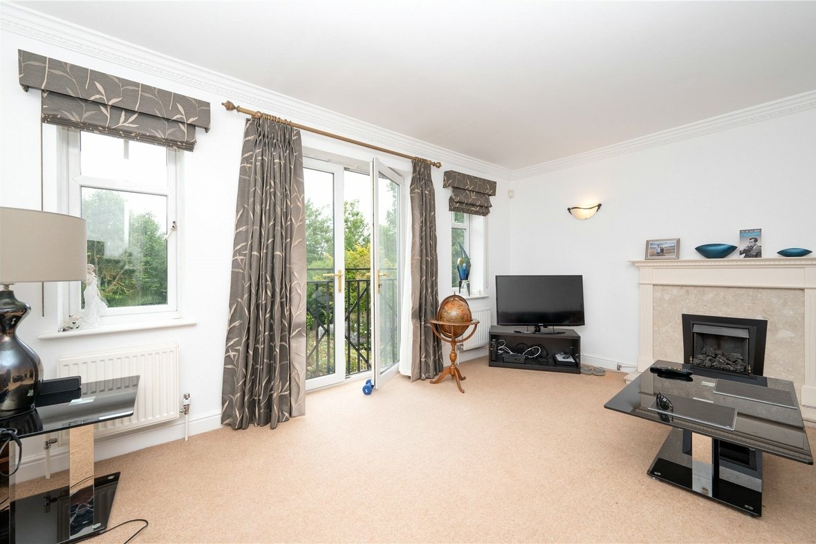 3 Bedroom House LetHouse Let in Minister Court, Frogmore, St. Albans - View 4 - Collinson Hall