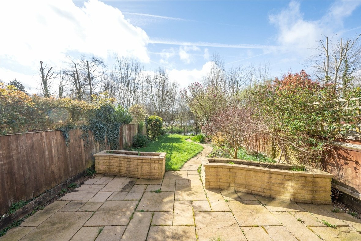 3 Bedroom House LetHouse Let in Minister Court, Frogmore, St. Albans - View 18 - Collinson Hall