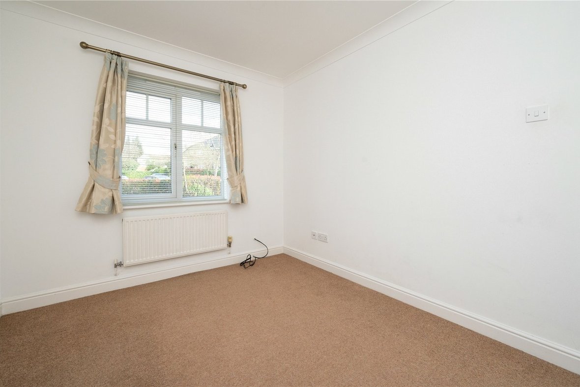 3 Bedroom House Let AgreedHouse Let Agreed in Minister Court, Frogmore, St. Albans - View 15 - Collinson Hall