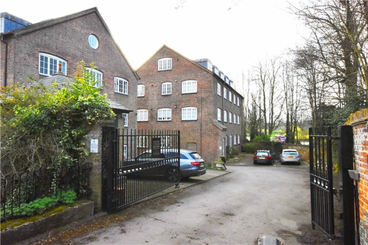 2 Bedroom House Let Agreed in Lincoln Mews, Abbey Mill Lane, St. Albans - View 10 - Collinson Hall
