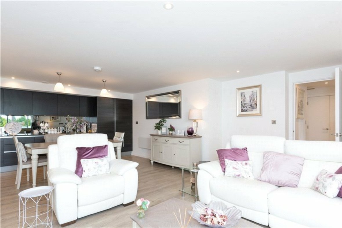 2 Bedroom Apartment Sold Subject to Contract in London Road, St. Albans, Hertfordshire - View 17 - Collinson Hall