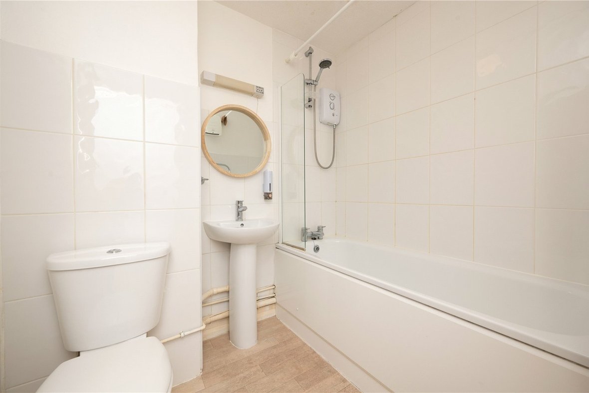 1 Bedroom Apartment To LetApartment To Let in Peakes Place, Granville Road, St. Albans - View 5 - Collinson Hall