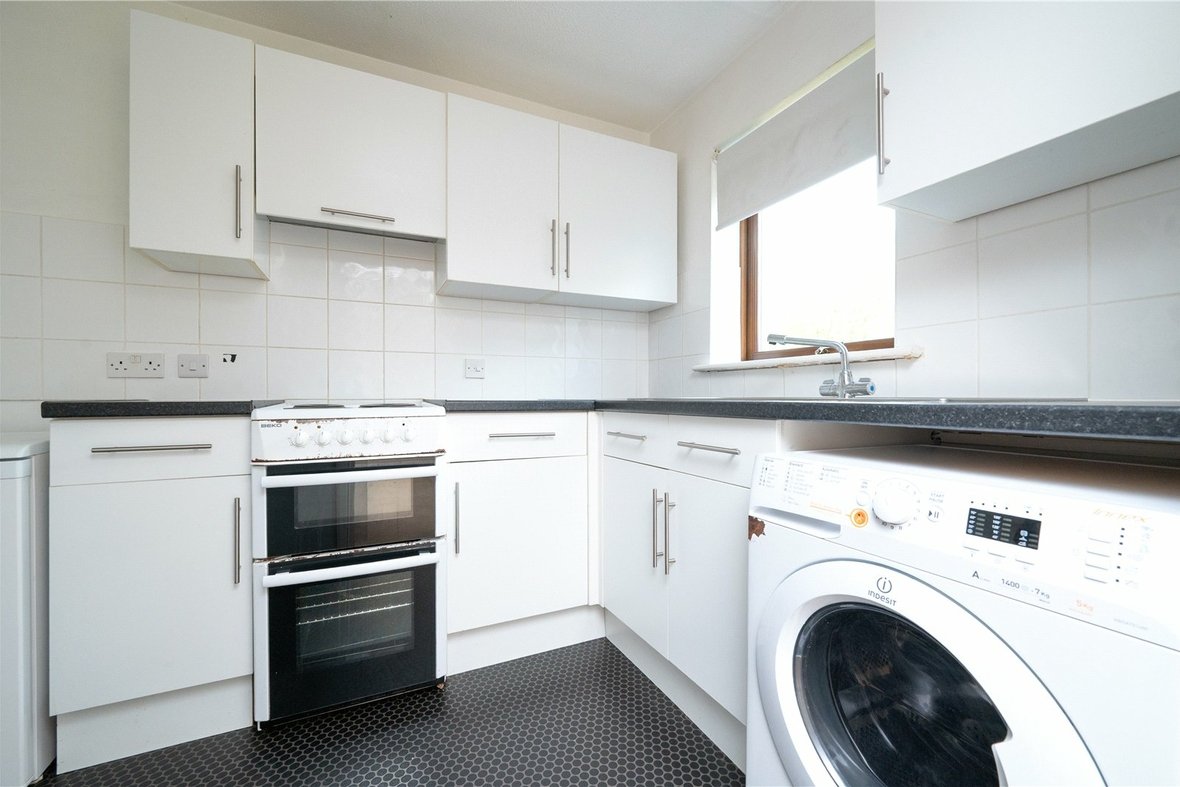 1 Bedroom Apartment To LetApartment To Let in Peakes Place, Granville Road, St. Albans - View 4 - Collinson Hall