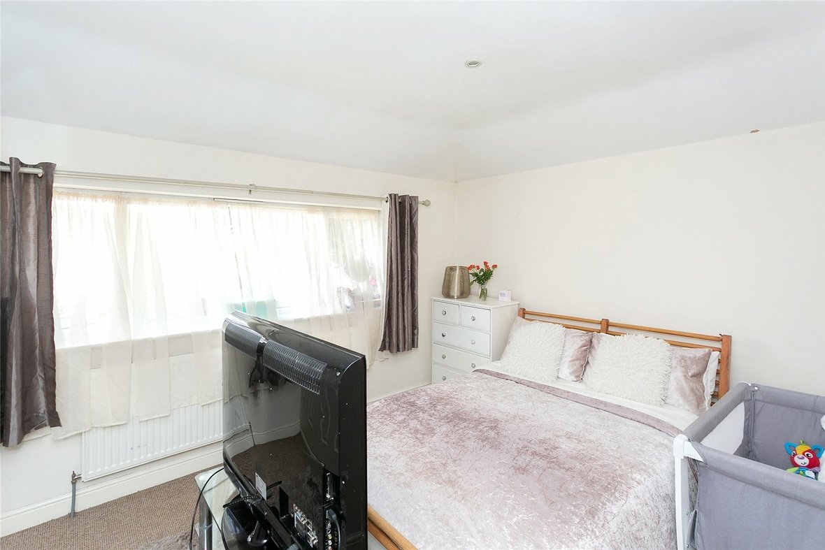 3 Bedroom House New Instruction in St Vincent Drive, St. Albans, Hertfordshire - View 16 - Collinson Hall