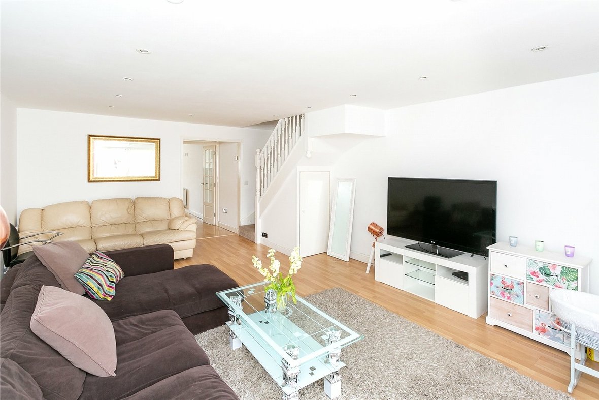 3 Bedroom House New Instruction in St Vincent Drive, St. Albans, Hertfordshire - View 9 - Collinson Hall
