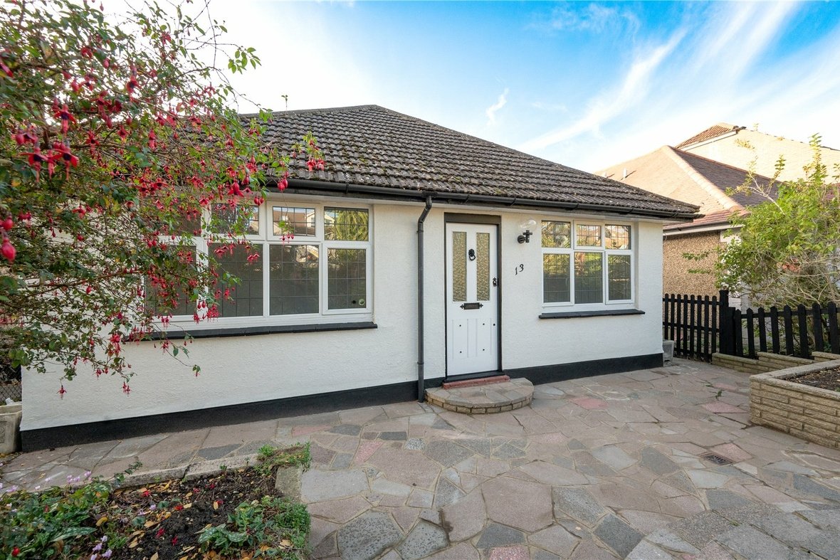 3 Bedroom Bungalow Let AgreedBungalow Let Agreed in Mount Drive, Park Street, St. Albans - View 1 - Collinson Hall