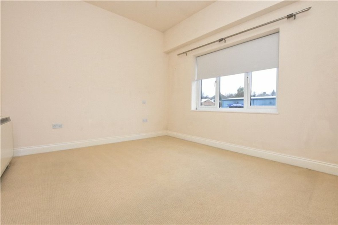 1 Bedroom Apartment Let in Grove Road, Harpenden, Hertfordshire - View 3 - Collinson Hall