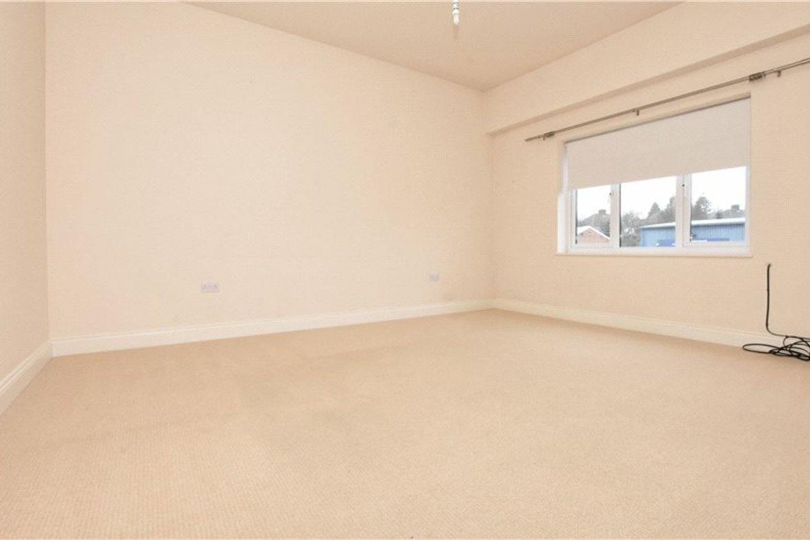 1 Bedroom Apartment Let in Grove Road, Harpenden, Hertfordshire - View 2 - Collinson Hall