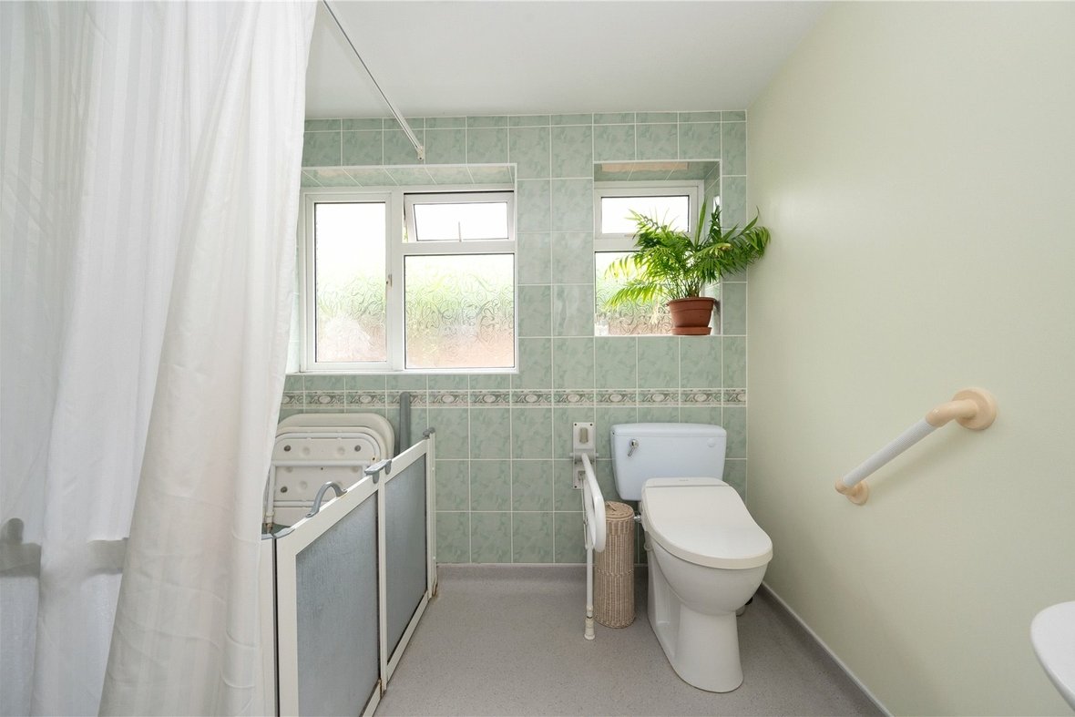 2 Bedroom Bungalow For SaleBungalow For Sale in Spooners Drive, Park Street, St. Albans - View 10 - Collinson Hall